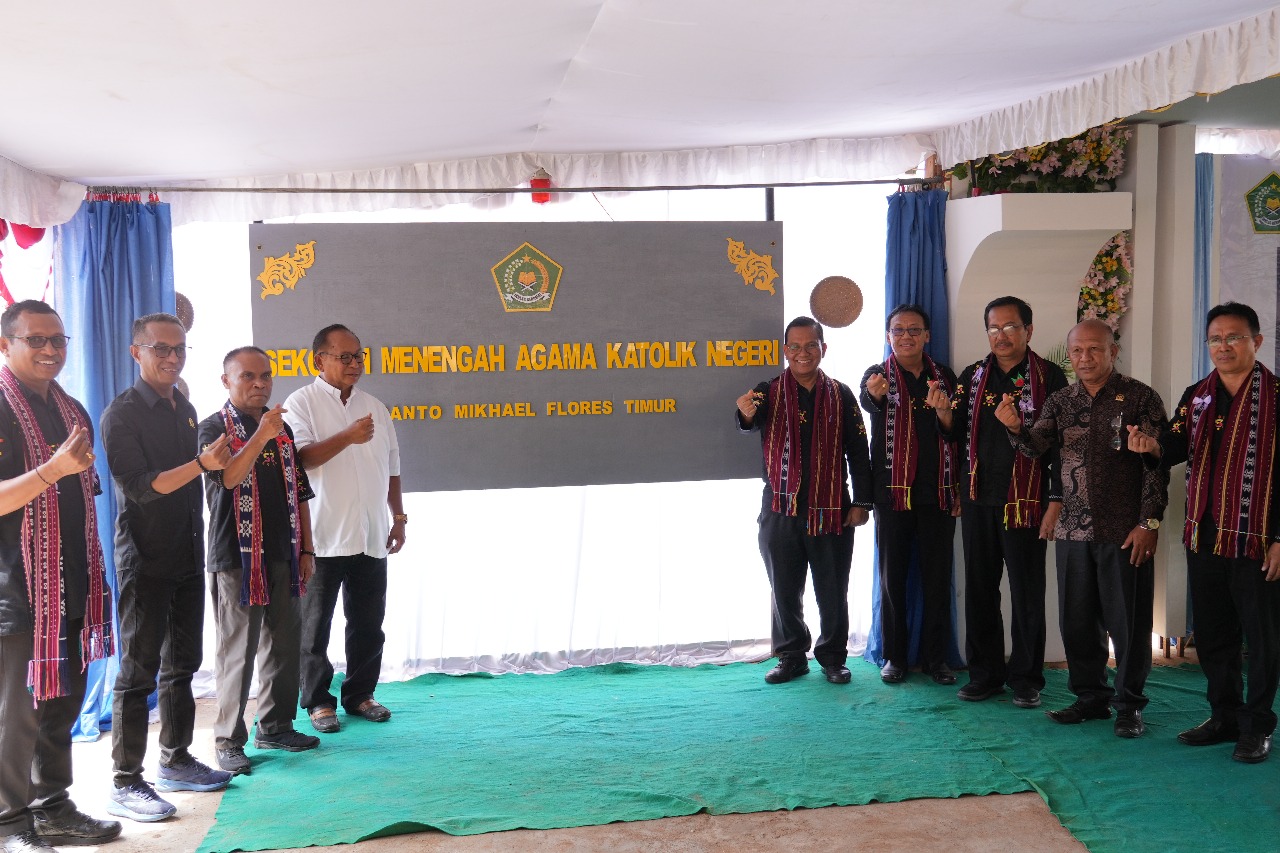 Suasana Peresmian SMAK Negeri Santo Mikhael Flores Timur