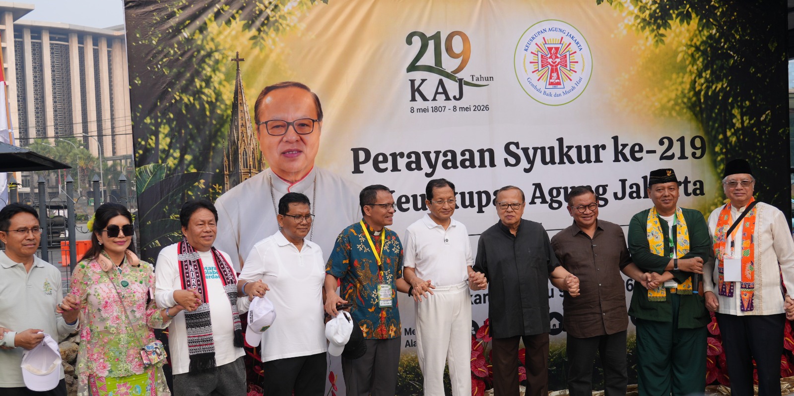 Suasana Jalan Santai Merayakan HUT ke-219 KAJ