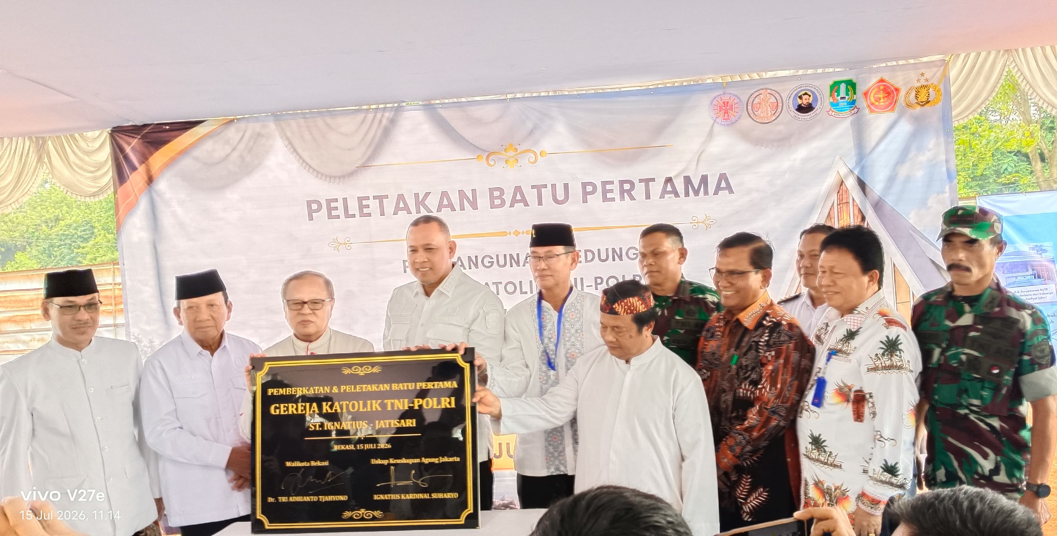 Suasana Pemberkatan dan Peletakan Batu Pertama Gereja Katolik TNI - POLRI