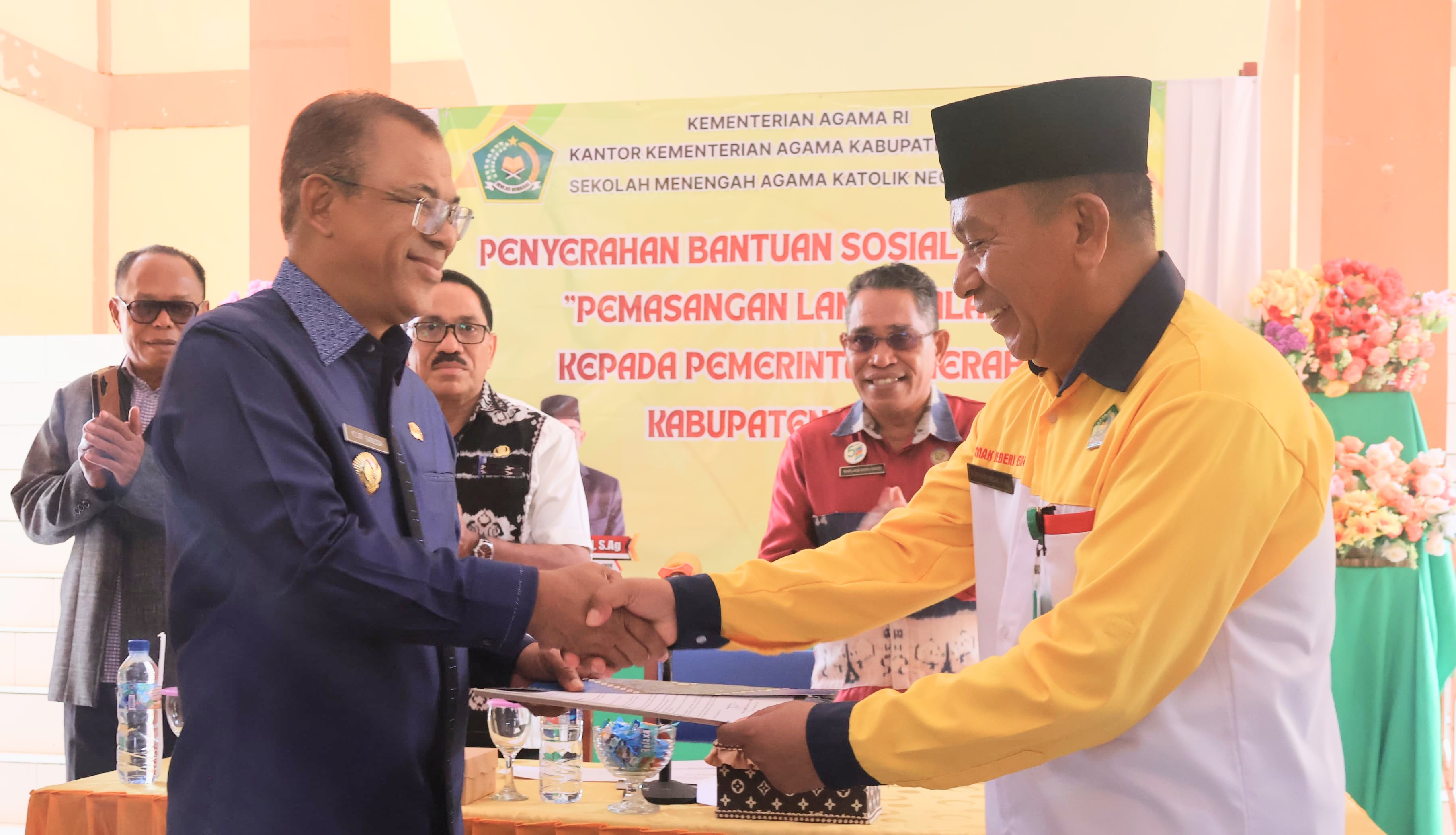 Bupati Ende dan Kepsek SMAK N Ende