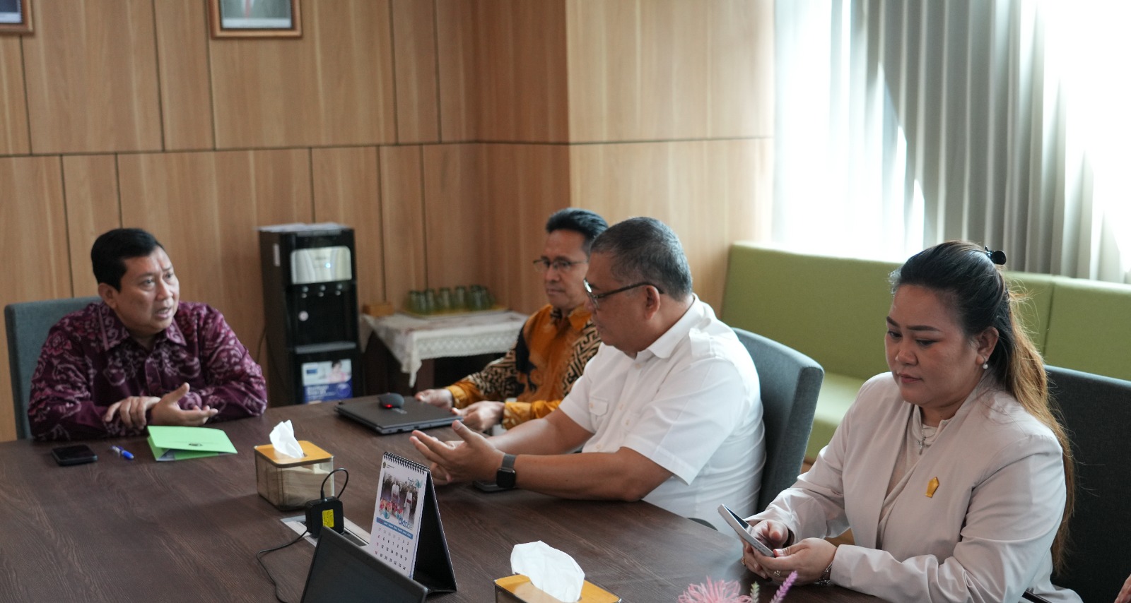 Suasana Pertemuan Plt. Ditjen Bimas Katolik A.M. Adiyarto Sumardjono dengan perwakilan Komisi IV DPRD Prov Sulawesi Utara