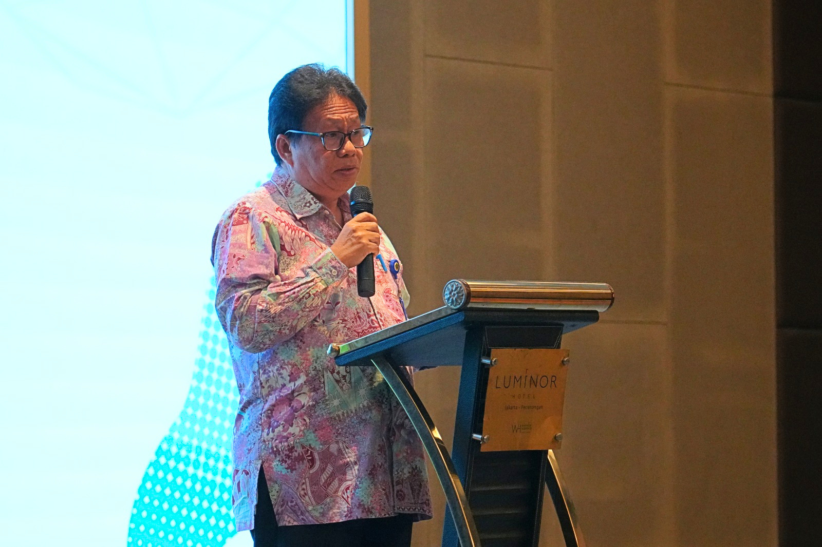Direktur Urusan Agama Katolik, Salman Habeahan saat Rapat Koordinasi dengan Mitra Kerja dalam Rangka Penguatan Tata Kelola Badan Hukum Keagamaan Katolik (22/10/2026)